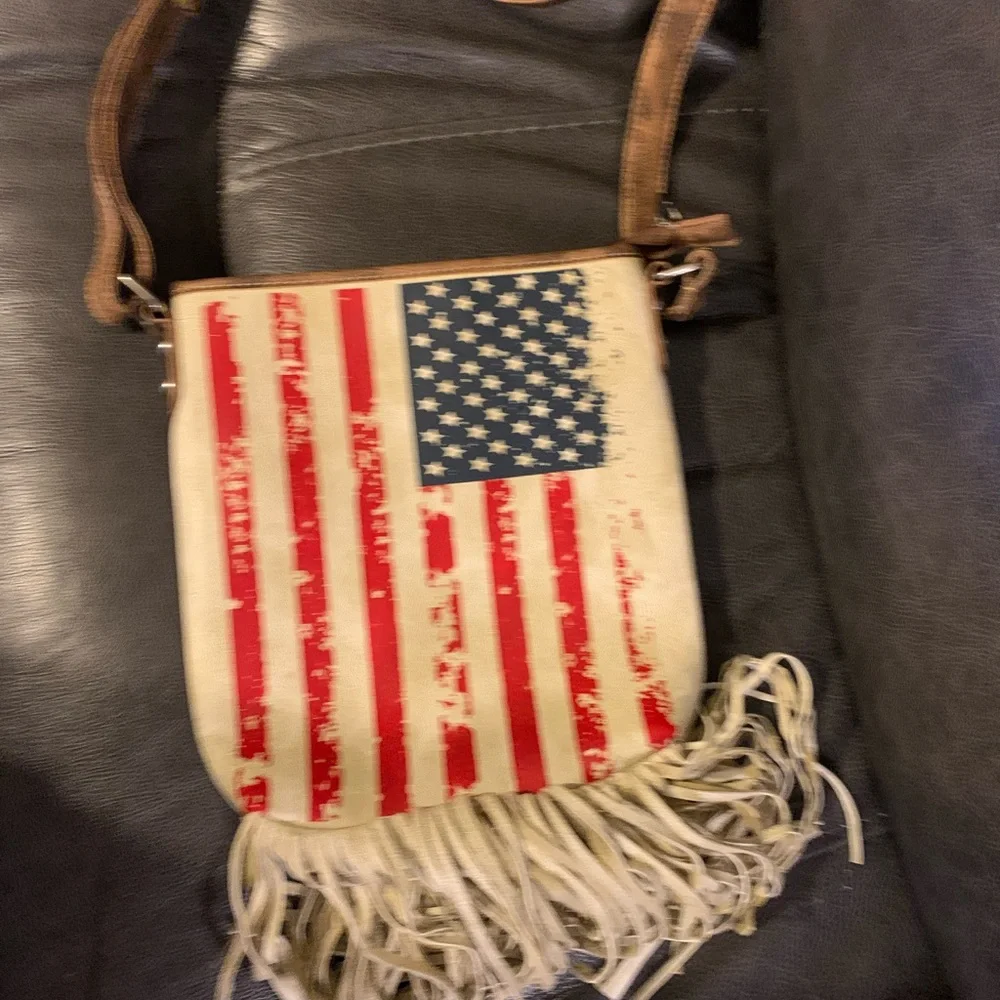 Blazin Roxx American Flag Crossbody Bag with Fringe - Picture 2 of 2